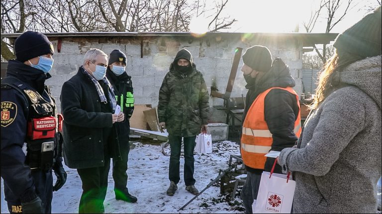 Dyrektor Caritas Polska złożył życzenia warszawskim bezdomnym