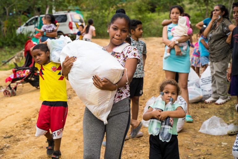 Gdy głód zagląda w oczy. Caritas podwaja skalę pomocy dla ofiar kryzysu w Wenezueli